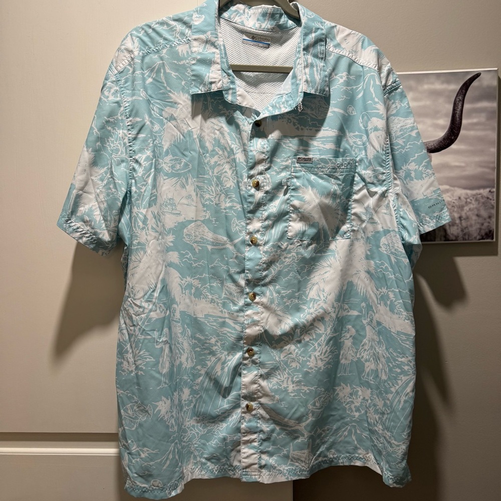 Columbia PFG button down short sleeve shirt.
XXL